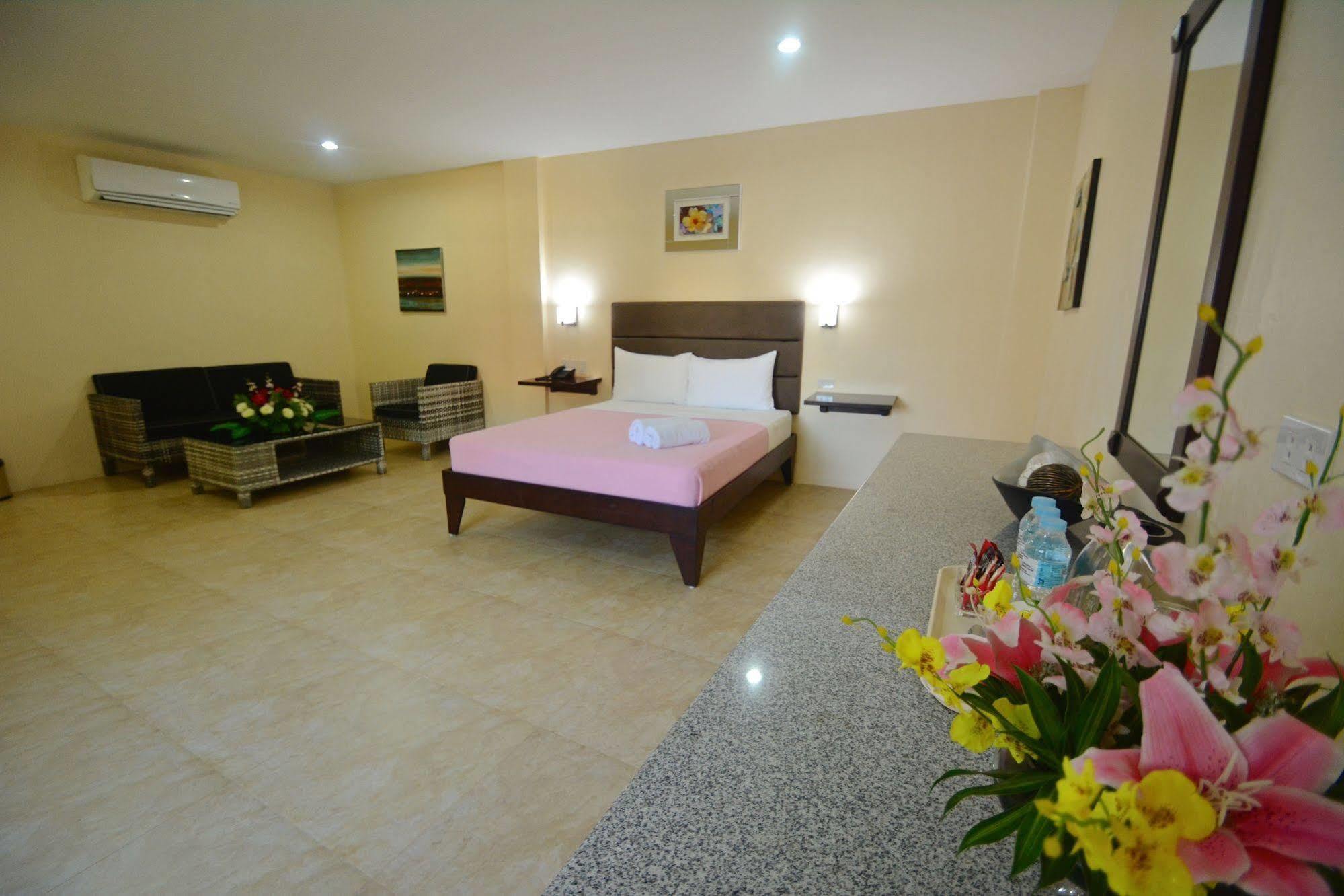 Panglao Regents Park Resort Extérieur photo